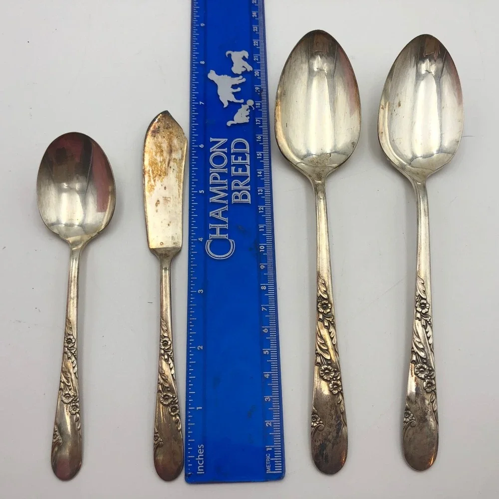 4 PC Serving Lot Spoons Knife BRIDAL WREATH Oneida Community Tudor Silverplate